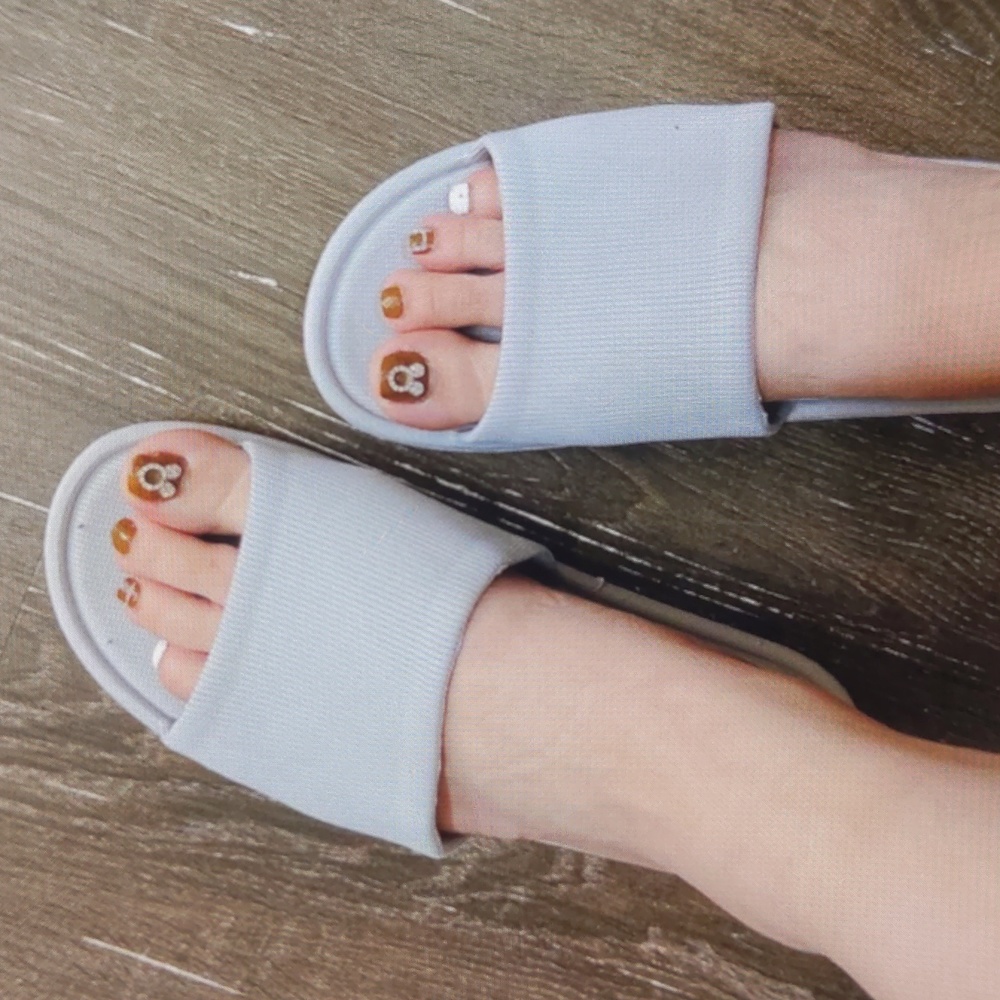 Slipper for Women and Men, Quick Drying Shower Slides Bathroom Sandals (used)